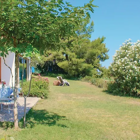 Дом отдыха Gorgeous In Melissi Xylokastro With House Sea View Мелисси